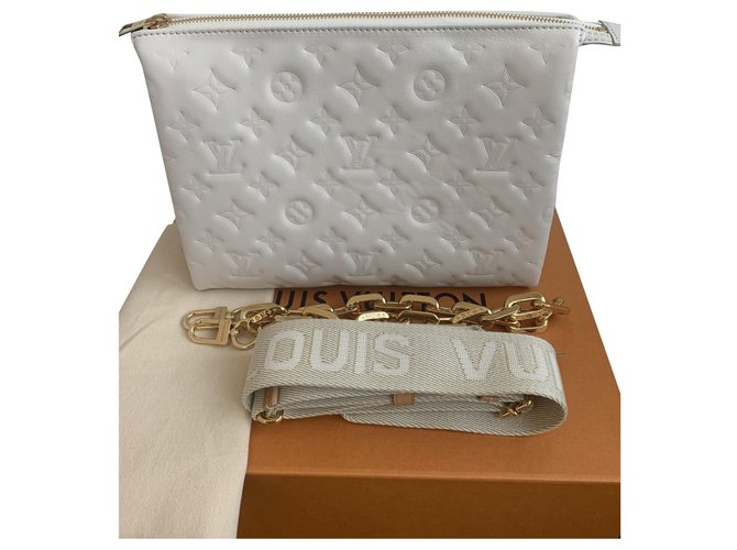 Louis Vuitton Coussin pm bag Cream Leather ref.279714 - Joli Closet