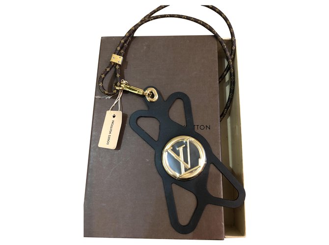 Second hand Louis Vuitton Phone charms - Joli Closet
