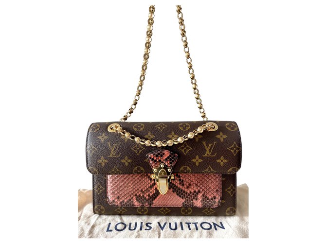 Louis Vuitton Victoire Monogramm Python Rose Bruyere Pink ref
