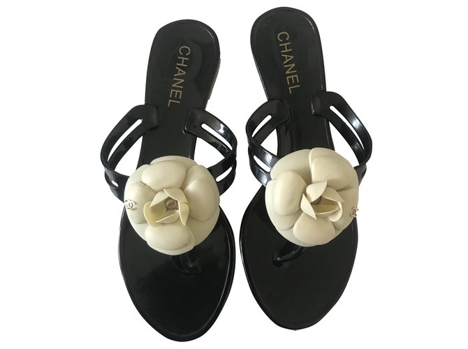 Chanel Sandálias Thong Jelly Camellia Preto Cru Plástico  ref.281183