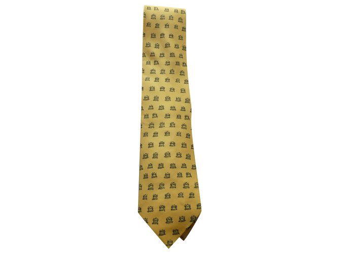 corbata hermès con su caja Amarillo Seda  ref.281225