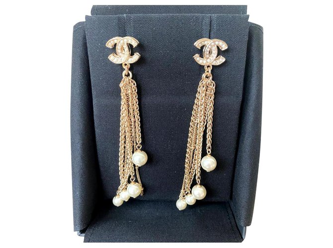 Boucles d'oreilles pendantes en or Chanel CC Métal Bijouterie dorée  ref.281230