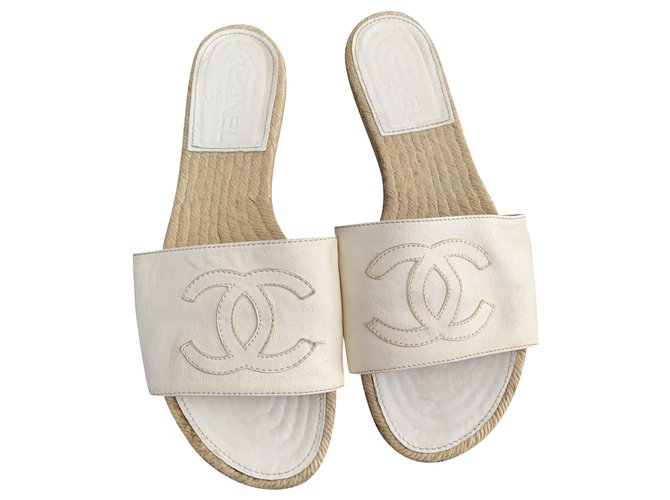 Chanel Mules Eggshell Leather  ref.281261