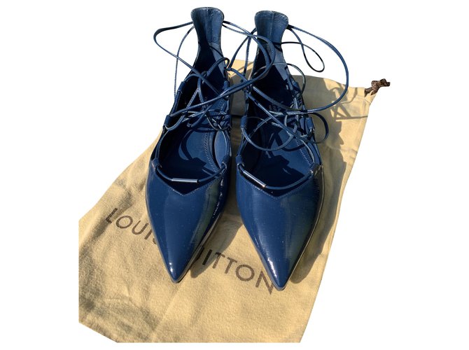 Louis Vuitton Zapatillas de ballet Azul Charol  ref.282467