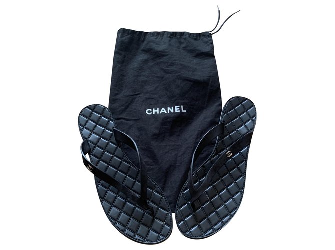Chanel Flip Flops Schwarz Leder Lammfell  ref.282791