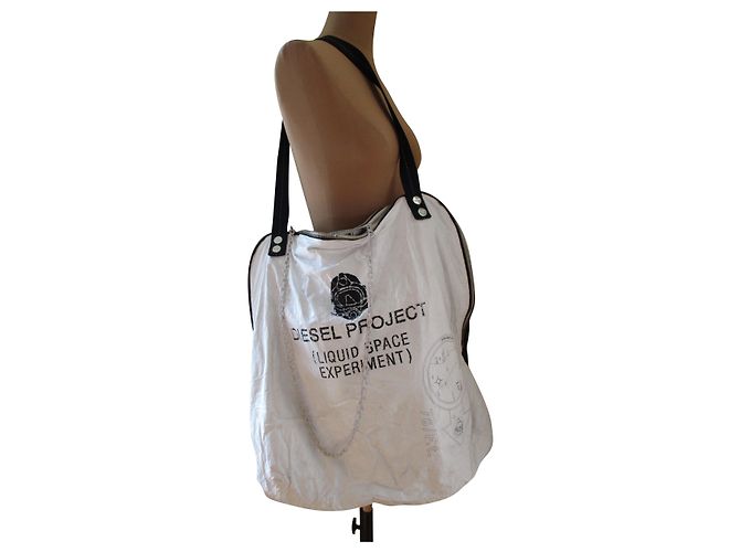 Diesel Tragetasche / Reisetasche, Papiertüte. Weiß