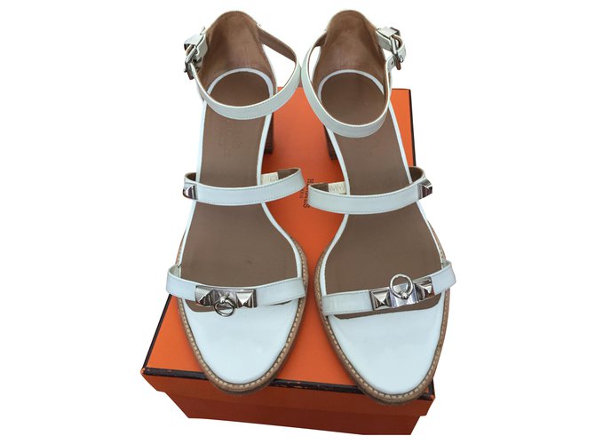 Hermès white patent sandals with jewelry Varnish  ref.283622