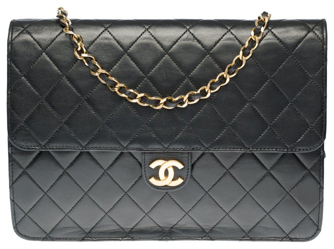 Timeless Bolso de mano Chanel Classique en piel de cordero acolchada negra, guarnición en métal doré Negro Cuero  ref.284232