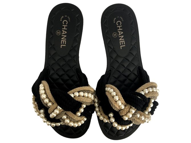Chanel Flat sandals Multiple colors Leather  ref.283844