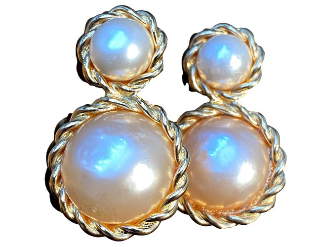 Chanel Collector Beige Golden Metal Pearl  ref.283946