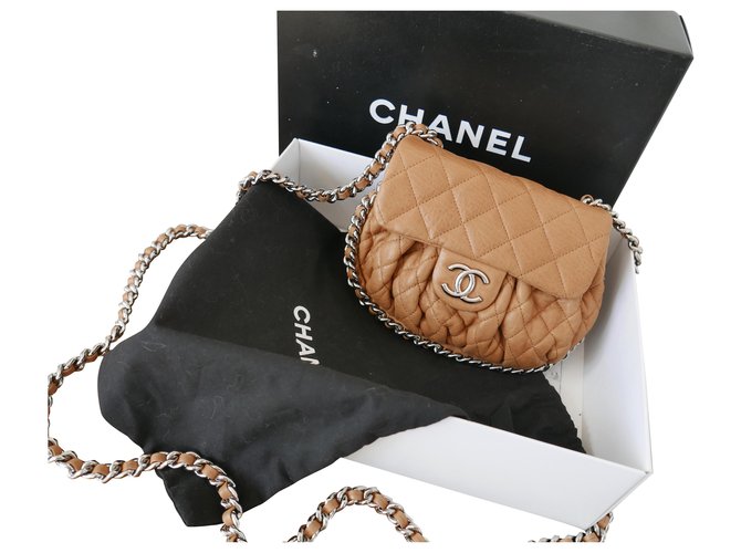 Chanel Cadena cruzada alrededor Caramelo Piel de cordero  ref.284994
