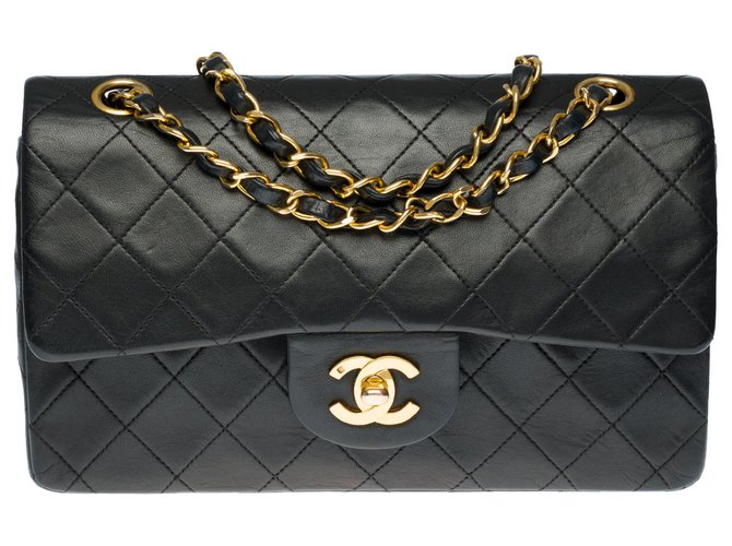 The highly sought after Chanel Timeless bag 23cm in black quilted leather, garniture en métal doré  ref.284996