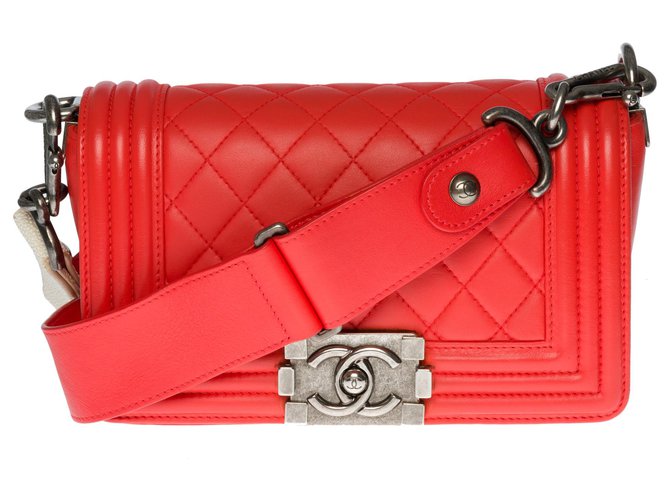 Lovely Chanel Boy small model shoulder bag in red leather, antique silver metal trim  ref.285062