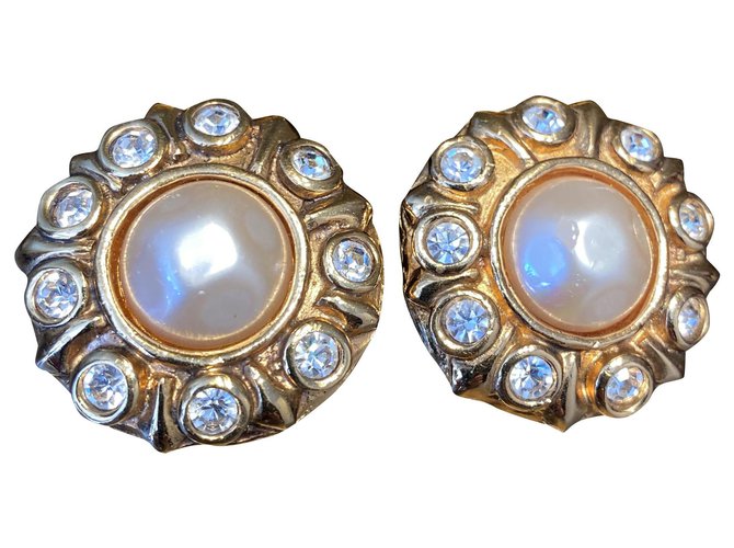 Chanel Earrings Beige Golden Metal Pearl  ref.285362