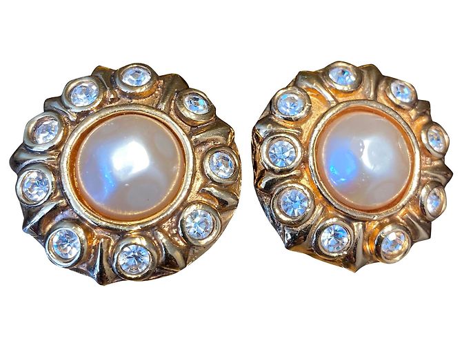 Orecchini Chanel con Perle Beige e Oro D'oro 