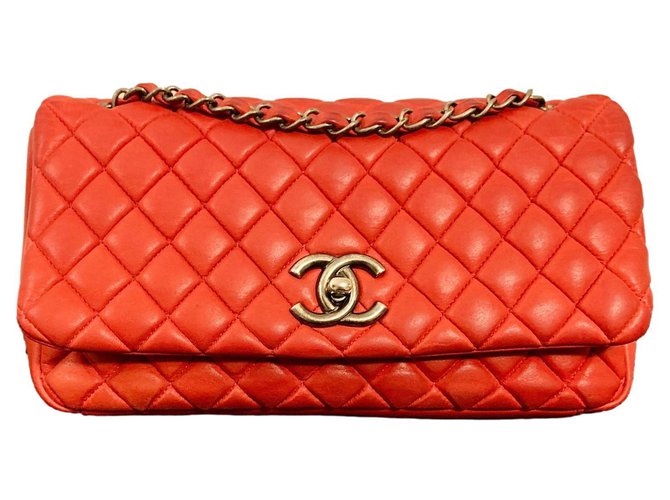 Timeless Bolsa Chanel Red Acolchoada Iridescente com Aba Bolha Grande EDIÇÃO LIMITADA Vermelho Bezerro-como bezerro  ref.285475