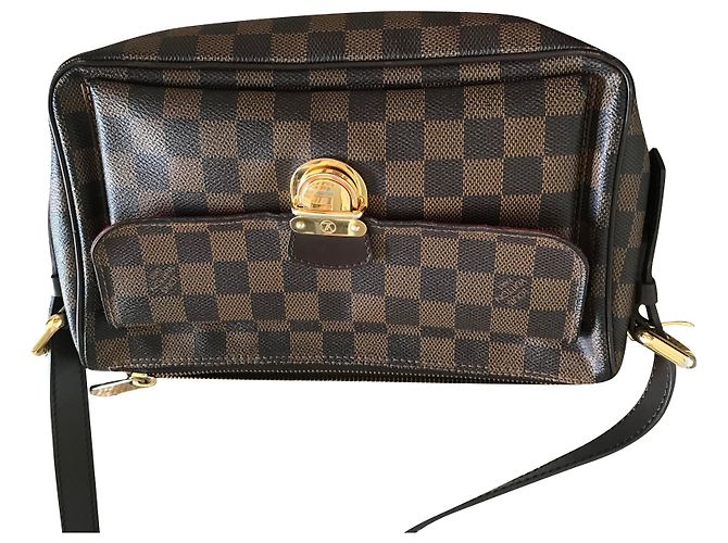 Bolso de mano Louis Vuitton en cuero negro