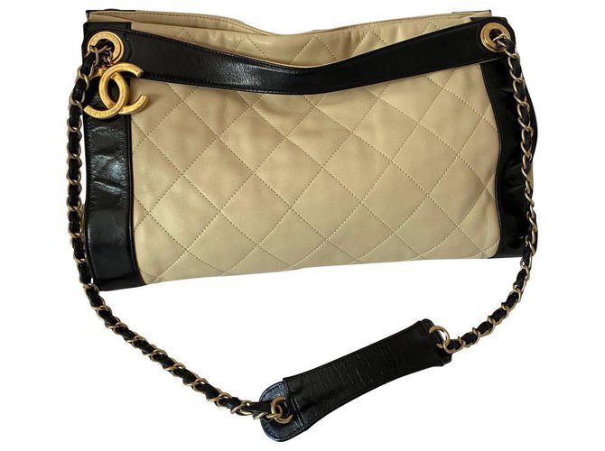 Chanel Black Beige Leather  ref.285980