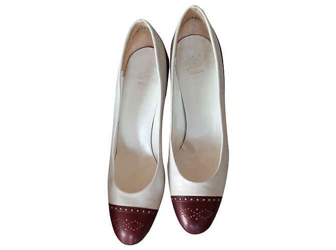 Sapatos de salto bicolores Christian Dior em pele cor eggshell Fora de branco
