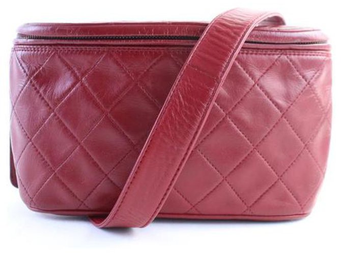 Chanel Bolsa de cintura acolchoada vermelha fanny pack Vermelho  ref.286803