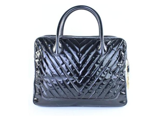 CHANEL Black Chevron Quilted Patent Leather Satchel Zip Tote  ref.286808
