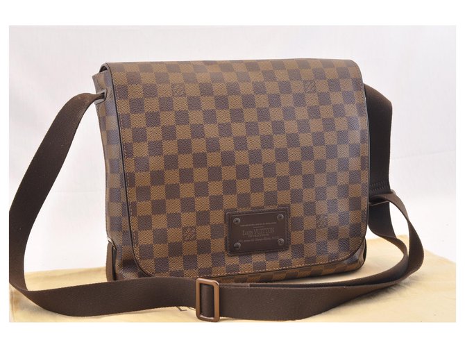 Louis-Vuitton-Damier-Ebene-Brooklyn-MM-Messenger-Bag-N51211