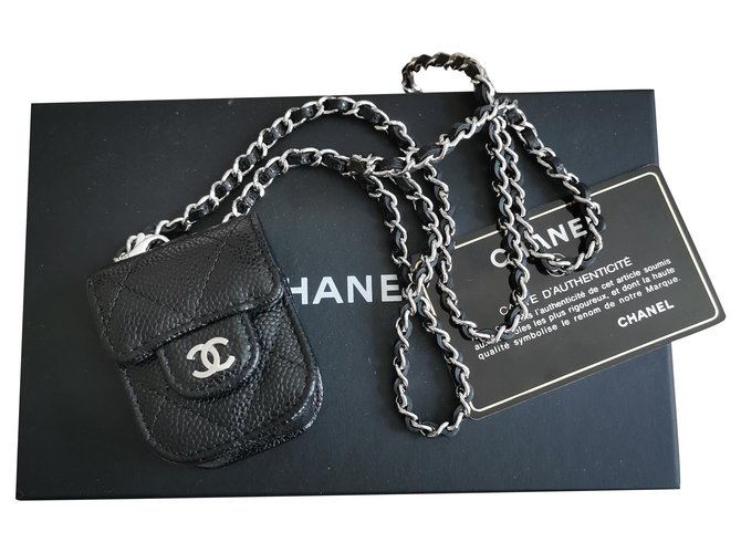 Chanel Airpod case Black Leather ref.288959 - Joli Closet