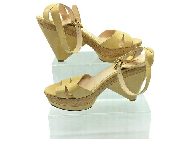Prada Trapez heel patent sandals Beige Caramel Patent leather  ref.289390