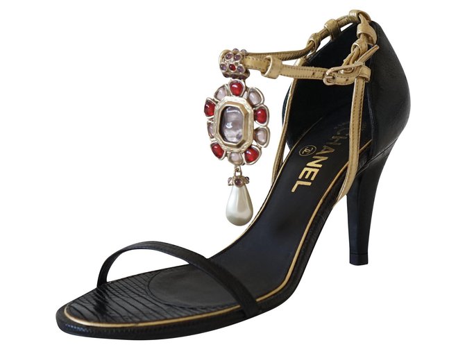 Chanel Sandálias Preto Dourado Couro  ref.289613