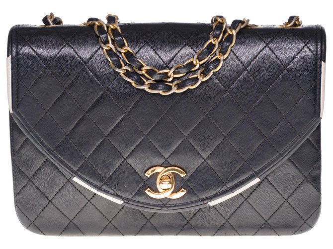 Timeless Magnífico bolso Chanel Classique en cuero acolchado negro con borde blanco, guarnición en métal doré  ref.289680