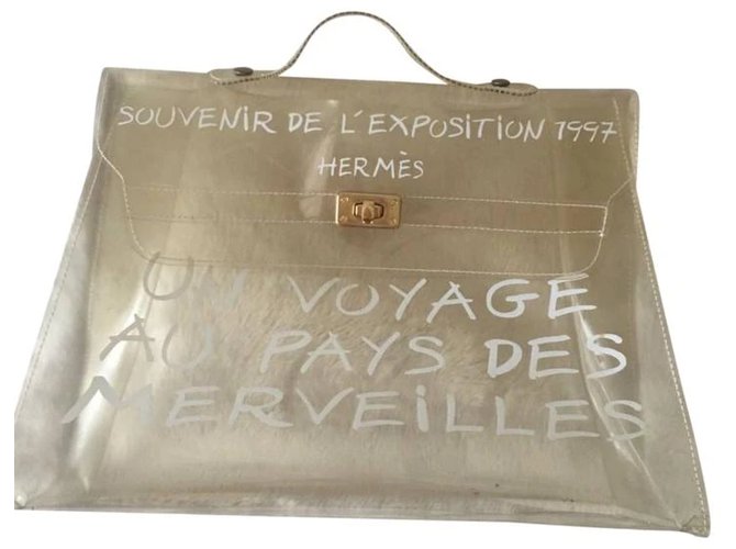 Bolso satchel Hermès Kelly Souvenir De L'exposition de vinilo blanco transparente  ref.289937