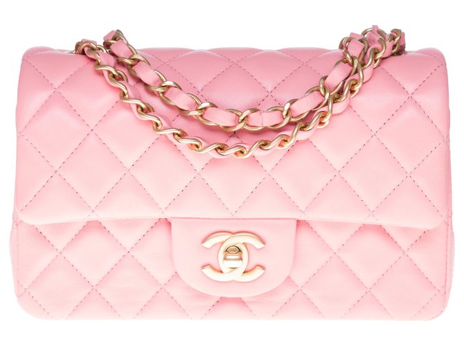 Superb Chanel Mini Timeless bag in pink quilted leather, Garniture en métal  argenté