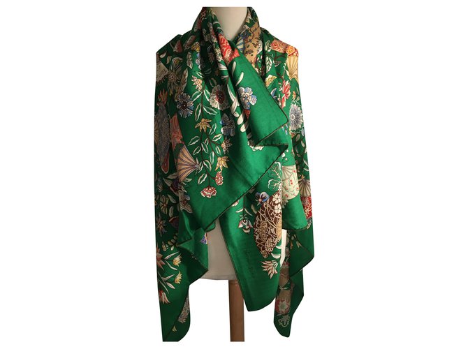 Hermès FABRIC FLOWERS and BUTTERFLIES Green Cashmere  ref.290607