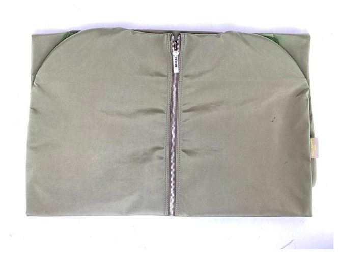 Louis Vuitton Portatrajes caqui ref.291307 - Joli Closet