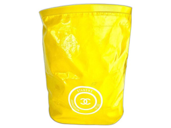 Chanel Balde amarelo à prova d'água XL Grande Hobo  ref.291337