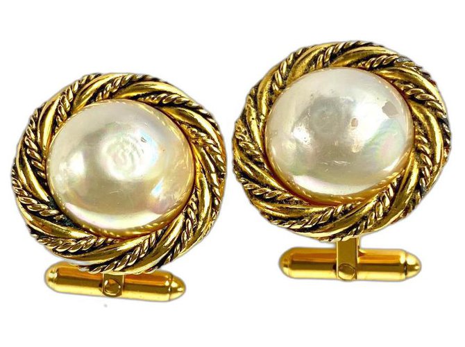 Chanel Gold Pearl Manschettenknopf Charms Weißgold Perle  ref.291542