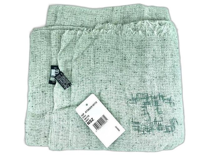Chanel 15Sciarpa in tweed grigia con logo P CC Verde  ref.291575