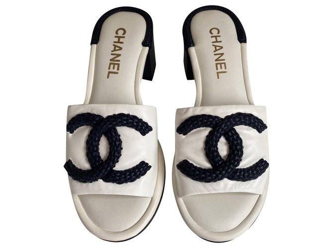 Chanel Mules White Leather  ref.292846