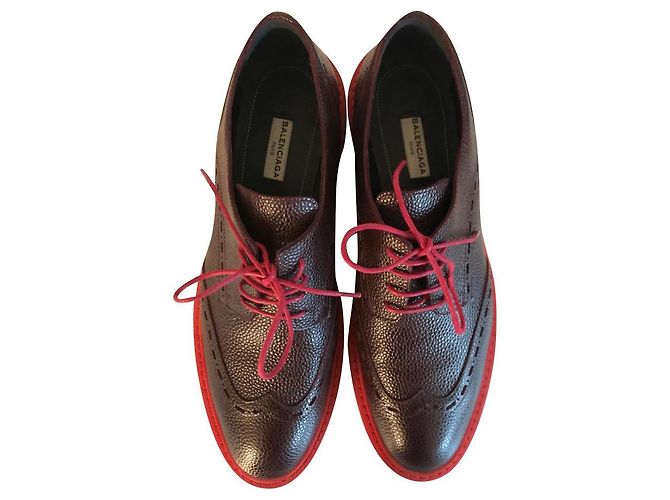 Mocassini Balenciaga in pelle marrone scuro con lacci