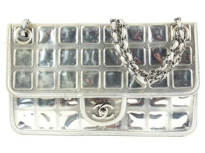 Chanel Cubo di ghiaccio trapuntato argento con barretta di cioccolato  classica borsa con pattina a catena Pelle ref.293496 - Joli Closet