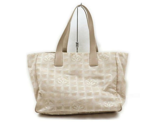 Chanel Bolsa de compras Bege New Line MM