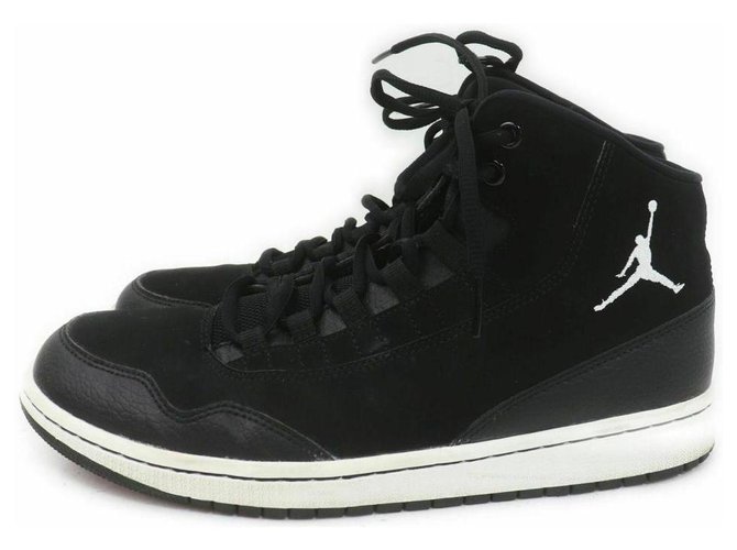 Nike Men's Air Jordan Black x White ref.294045 - Joli Closet