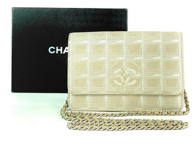 Wallet On Chain Chanel Carteira WOC Bege New Line com aba de corrente Cadeia  ref.294167