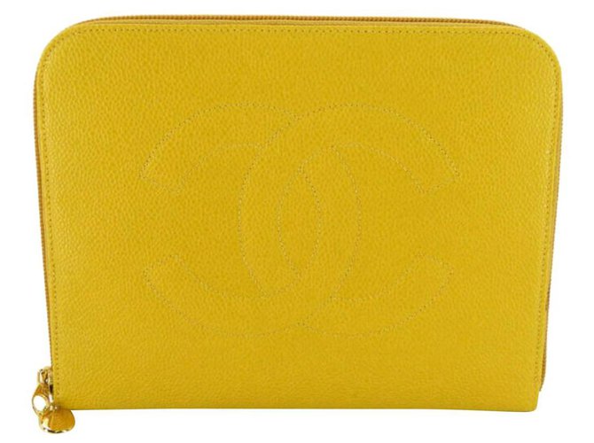 Chanel Pochette grande portadocumenti con zip O-Case gialla in caviale  ref.294491