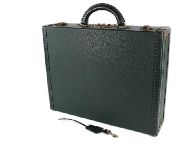 Louis Vuitton Taiga President Classeur Briefcase