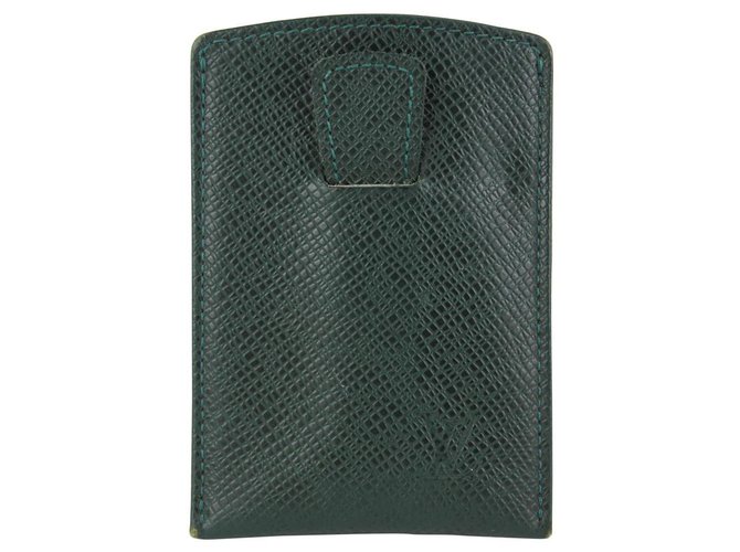 Louis Vuitton Porta-Cartão em Couro Taiga Verde  ref.294810