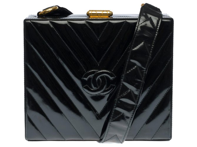 Très Chic Vanity Case Chanel en cuir vernis noir à chevrons, garniture en métal doré  ref.295055