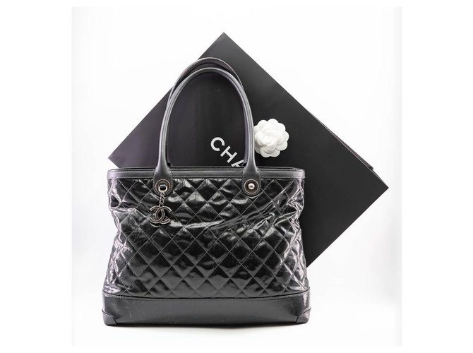 Chanel 35 x 28 x 12 Black Leather  ref.295394