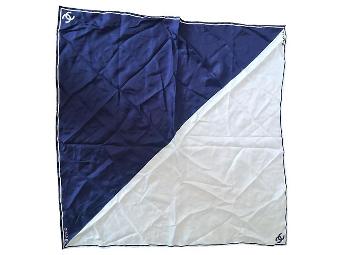 Foulard in seta Chanel blu navy e bianco