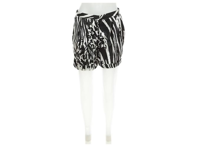 By Malene Birger Seiden Shorts Schwarz Weiß